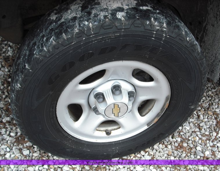 image for item 3275 2002 Chevrolet K1500 Silverado pickup