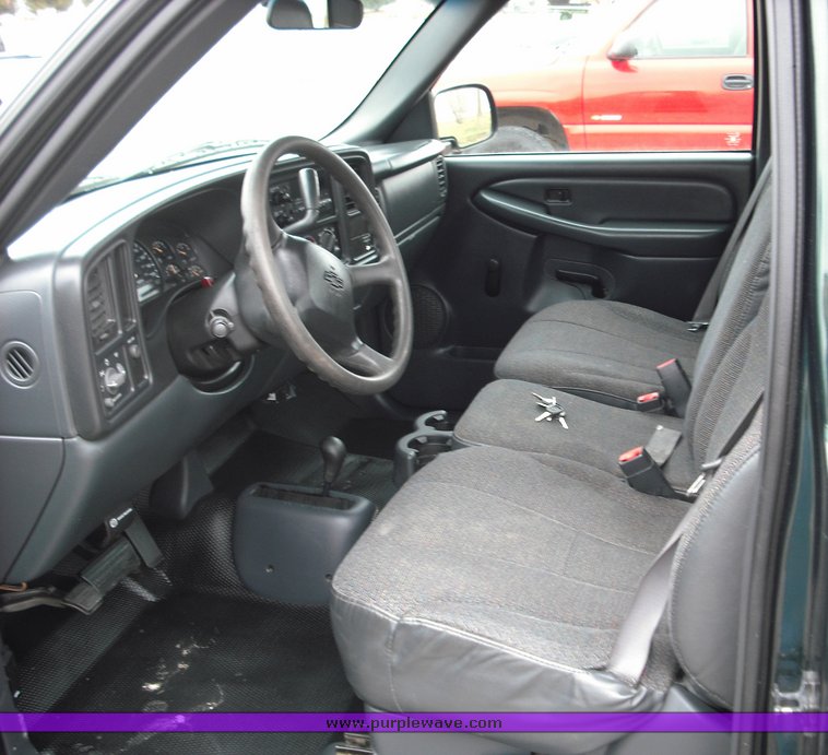 image for item 3275 2002 Chevrolet K1500 Silverado pickup