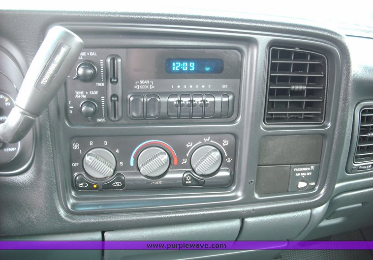 image for item 3275 2002 Chevrolet K1500 Silverado pickup