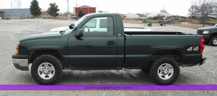 image for item 3276 2003 Chevrolet K1500 Silverado pickup