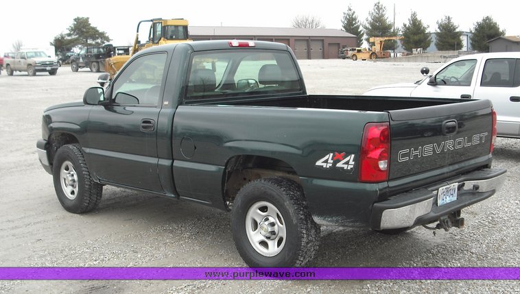 image for item 3276 2003 Chevrolet K1500 Silverado pickup