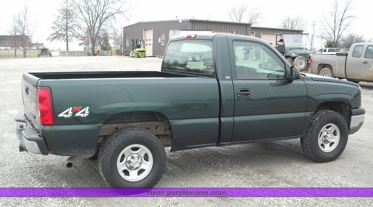 image for item 3276 2003 Chevrolet K1500 Silverado pickup