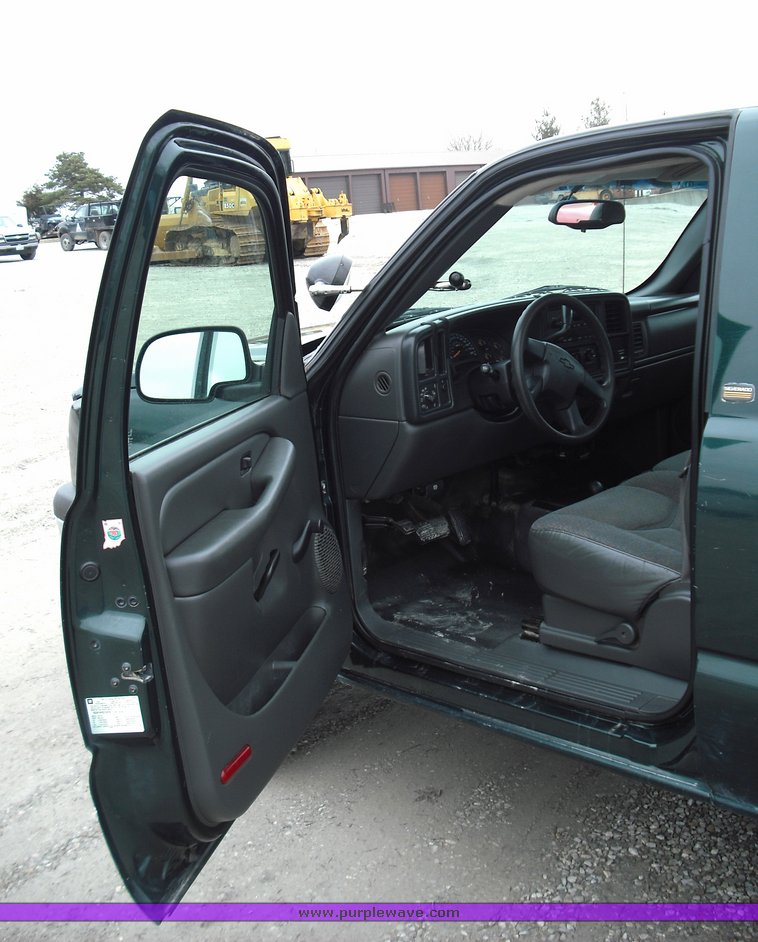 image for item 3276 2003 Chevrolet K1500 Silverado pickup