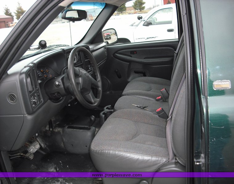 image for item 3276 2003 Chevrolet K1500 Silverado pickup