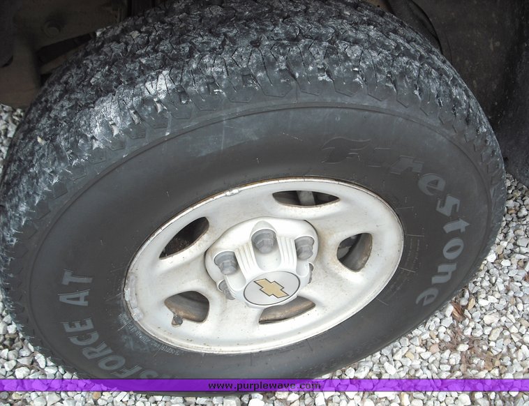 image for item 3277 2001 Chevrolet K1500 Silverado pickup