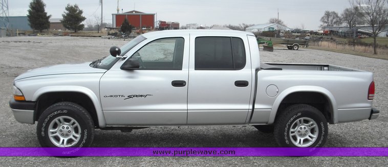 image for item 3278 2001 Dodge Dakota four door extended cab pickup