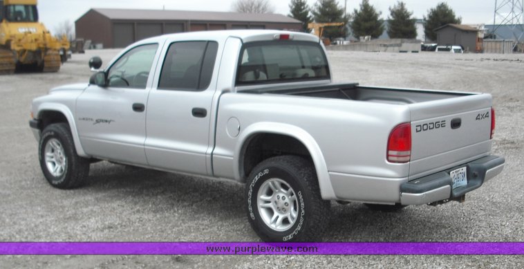 image for item 3278 2001 Dodge Dakota four door extended cab pickup