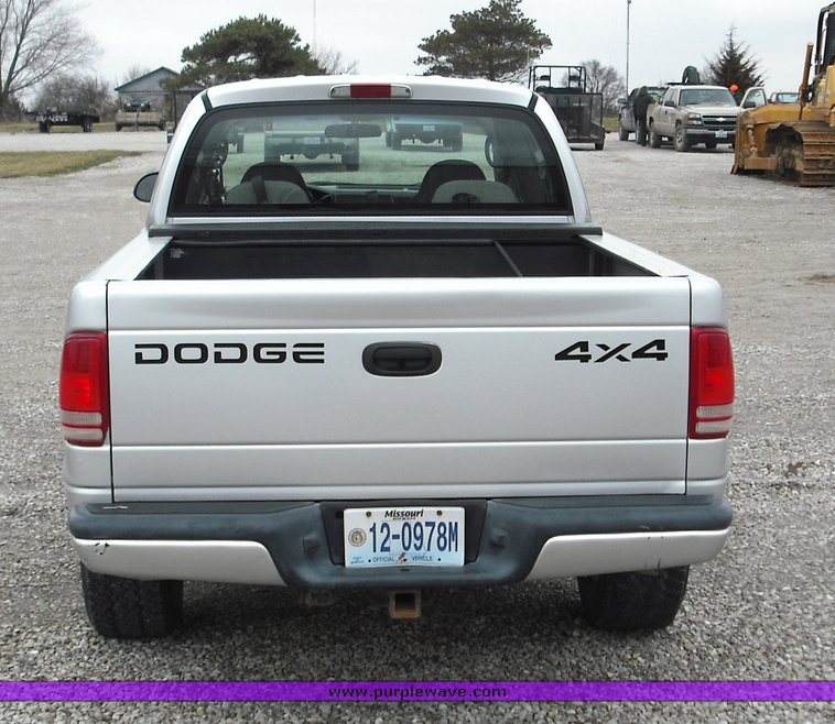 image for item 3278 2001 Dodge Dakota four door extended cab pickup