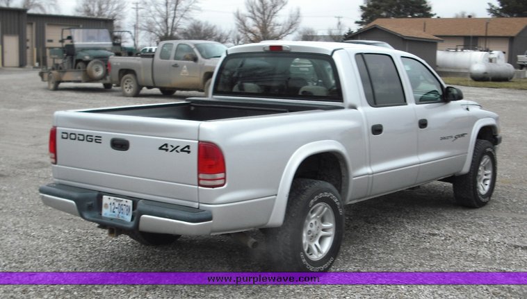 image for item 3278 2001 Dodge Dakota four door extended cab pickup
