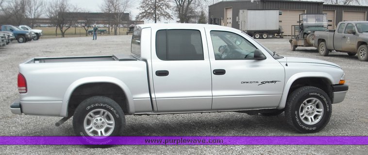 image for item 3278 2001 Dodge Dakota four door extended cab pickup