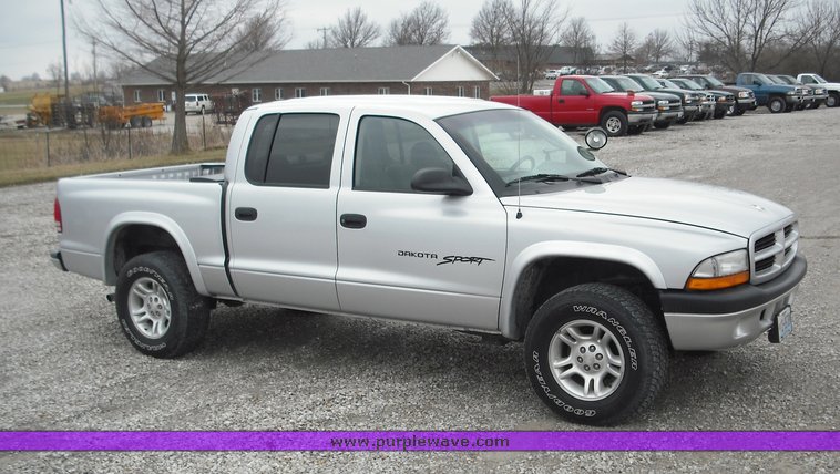 image for item 3278 2001 Dodge Dakota four door extended cab pickup