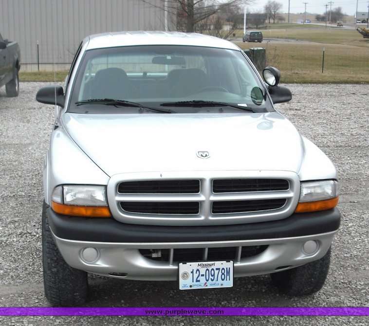 image for item 3278 2001 Dodge Dakota four door extended cab pickup