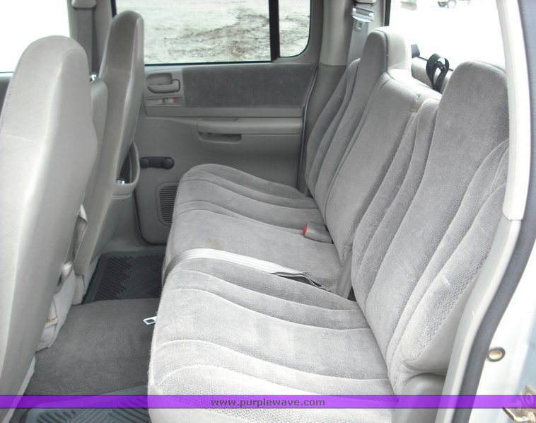 image for item 3278 2001 Dodge Dakota four door extended cab pickup