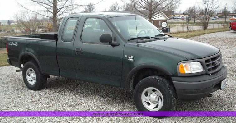 image for item 3279 2003 Ford F150 four door extended cab pickup