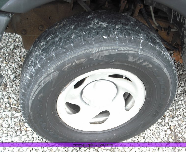 image for item 3279 2003 Ford F150 four door extended cab pickup