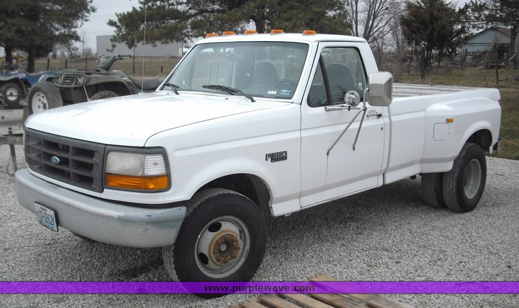 image for item 3280 1997 Ford F350 pickup