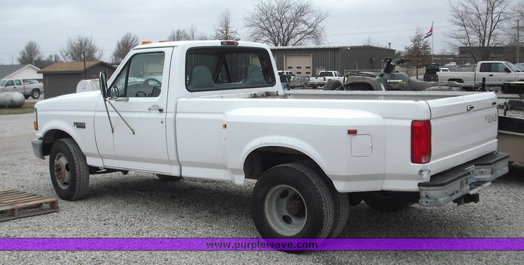 image for item 3280 1997 Ford F350 pickup