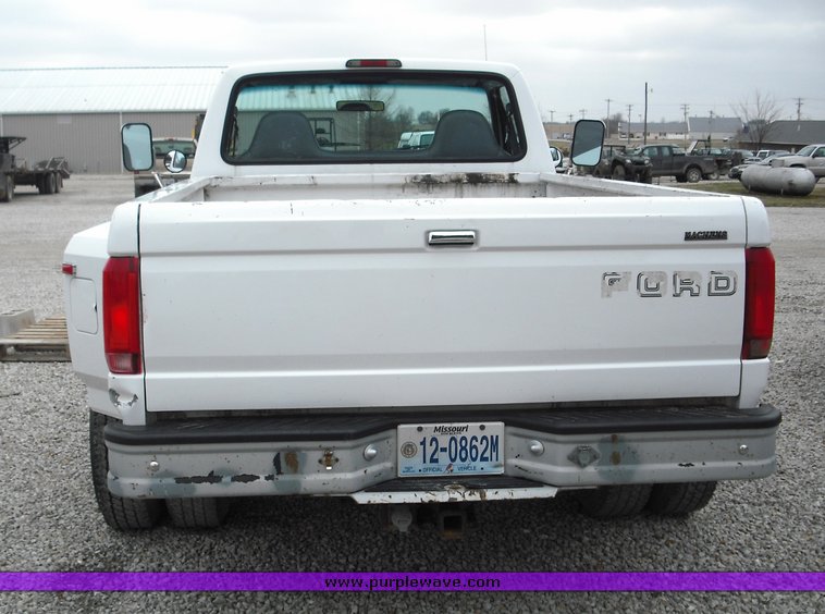 image for item 3280 1997 Ford F350 pickup