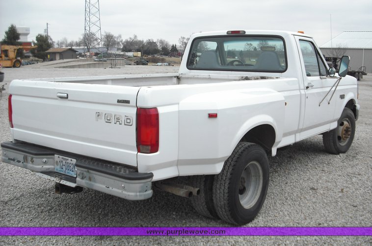 image for item 3280 1997 Ford F350 pickup