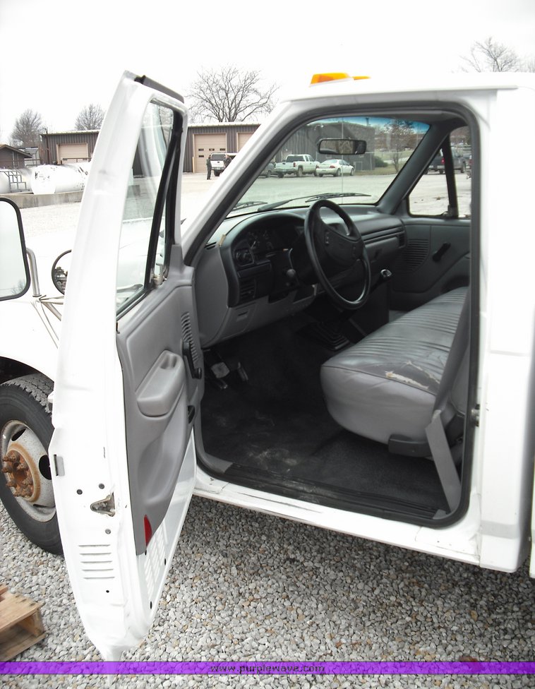 image for item 3280 1997 Ford F350 pickup