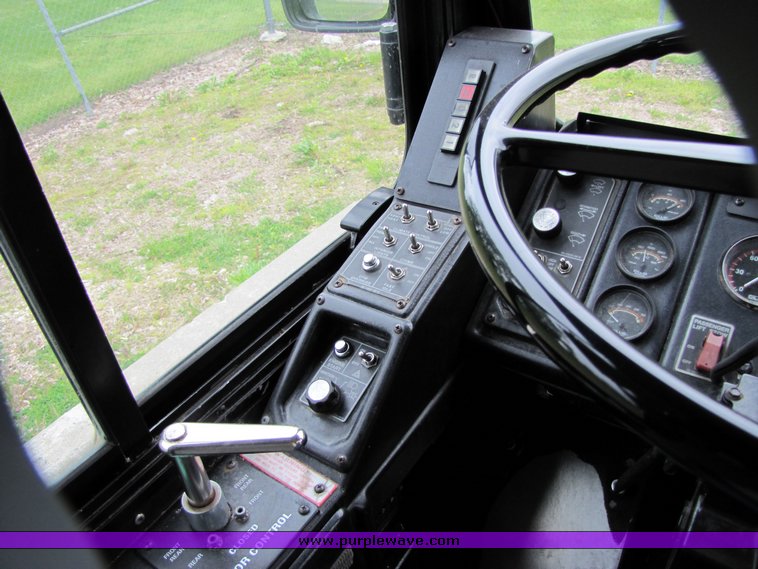 image for item 7353 1994 Gillig Transit Bus