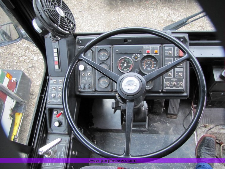 image for item 7356 1994 Gillig Transit Bus