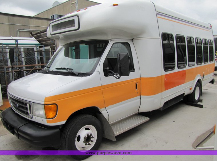 image for item 7358 2004 Ford E450 Super Duty transit bus