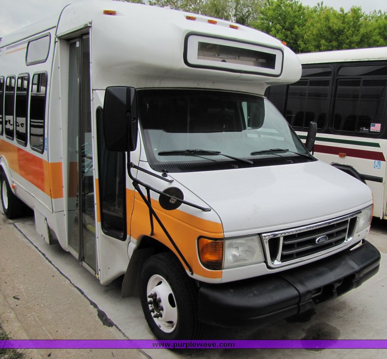 image for item 7358 2004 Ford E450 Super Duty transit bus