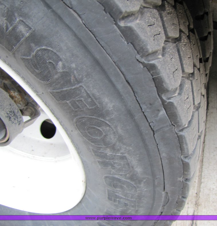 image for item 7358 2004 Ford E450 Super Duty transit bus