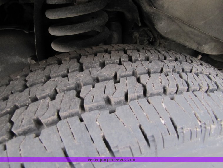 image for item 7358 2004 Ford E450 Super Duty transit bus