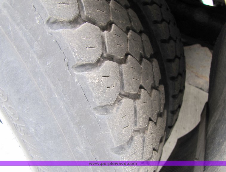 image for item 7358 2004 Ford E450 Super Duty transit bus