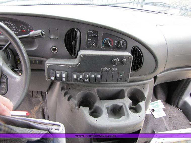 image for item 7358 2004 Ford E450 Super Duty transit bus