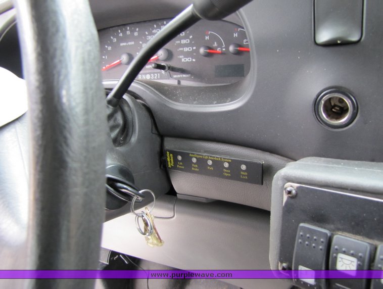 image for item 7358 2004 Ford E450 Super Duty transit bus