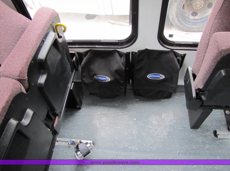 image for item 7358 2004 Ford E450 Super Duty transit bus