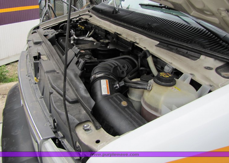 image for item 7358 2004 Ford E450 Super Duty transit bus