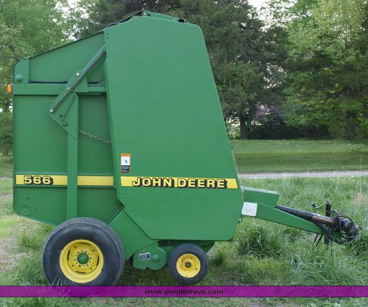image for item 1700 1998 John Deere 566 round baler