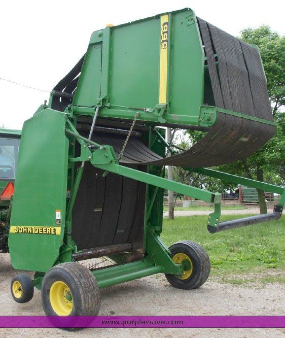 image for item 1700 1998 John Deere 566 round baler