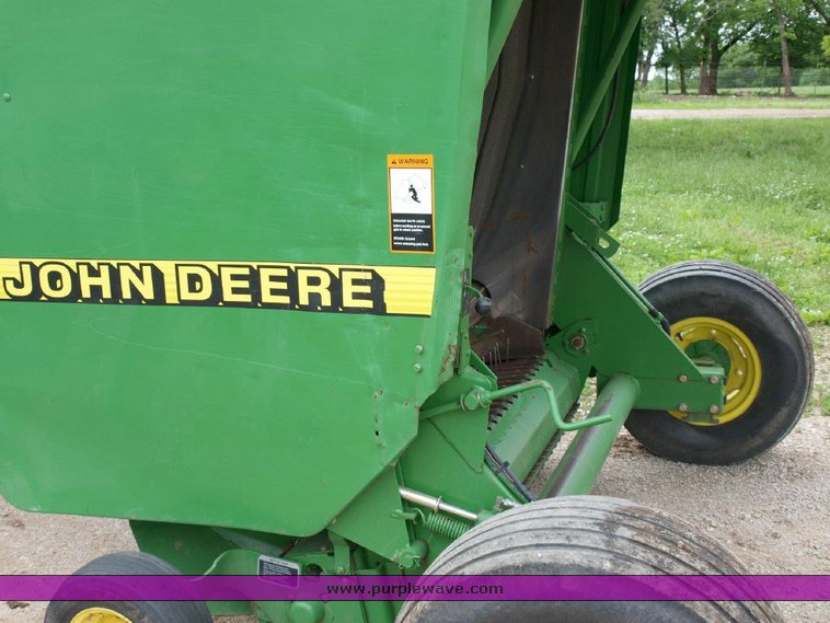 image for item 1700 1998 John Deere 566 round baler
