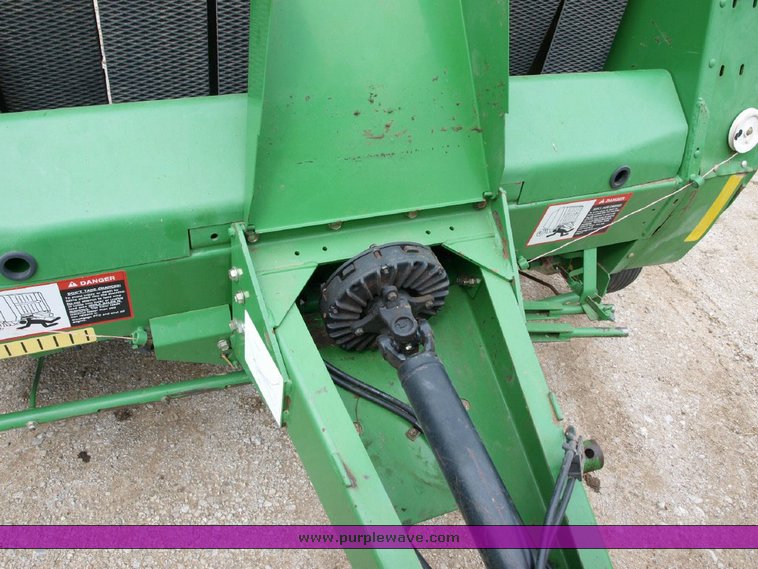 image for item 1700 1998 John Deere 566 round baler