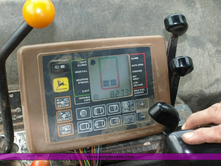 image for item 1700 1998 John Deere 566 round baler