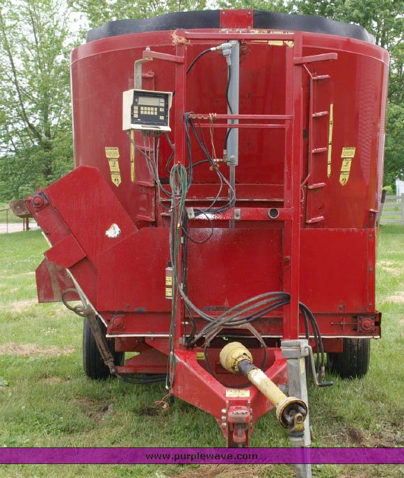 image for item 1702 Jay-Lor TMR 2575 upright mixer with digital scale