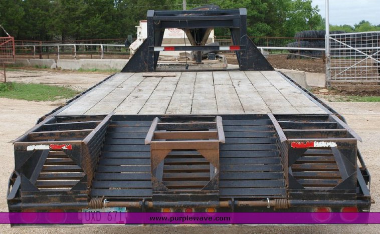 image for item 1705 JP Trailer 20' gooseneck trailer