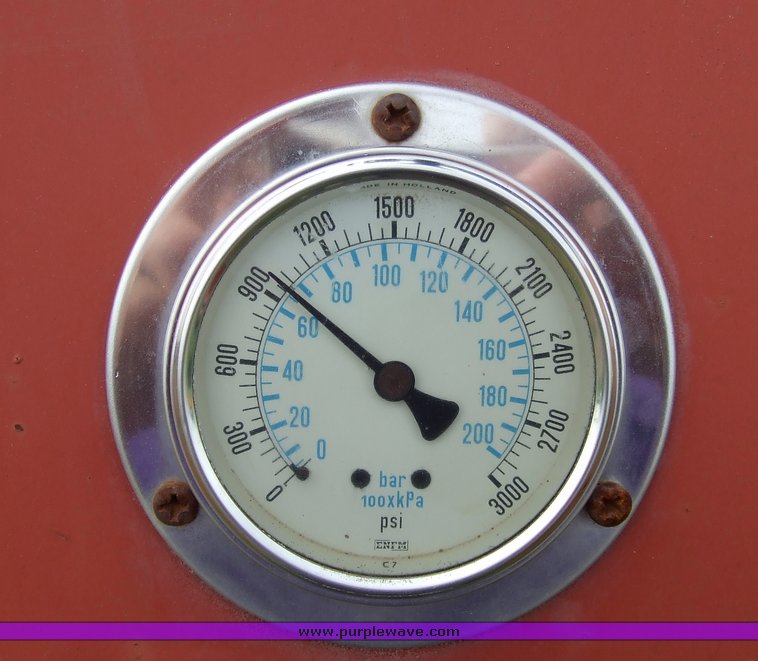 image for item 2044 Hesston 565A large round baler