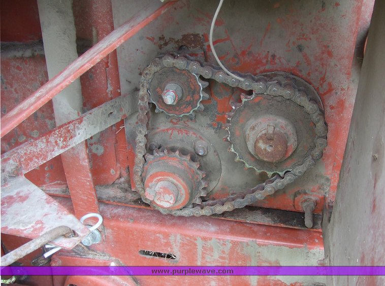 image for item 2044 Hesston 565A large round baler