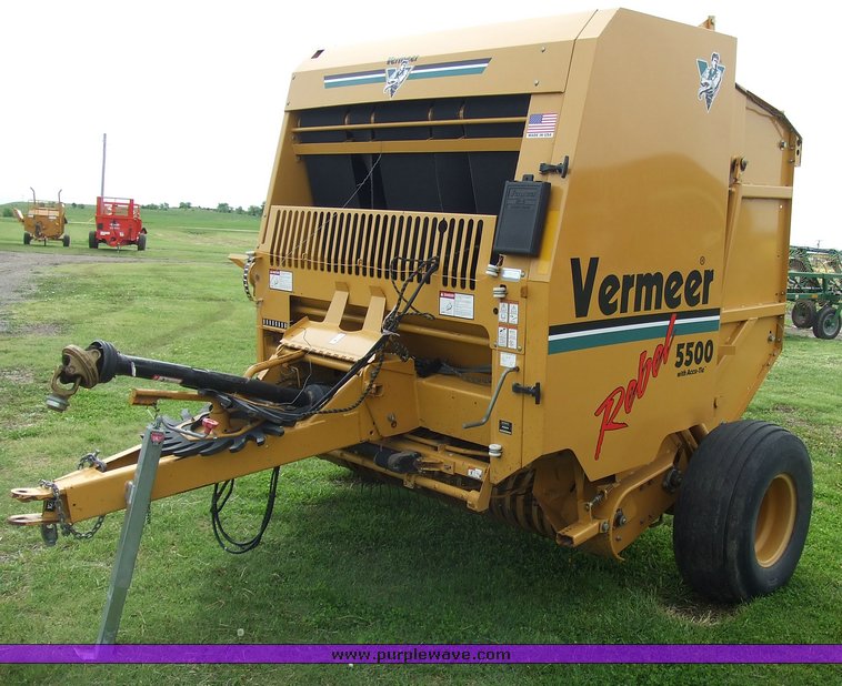 image for item 2045 2001 Vermeer Rebel 5500 large round baler