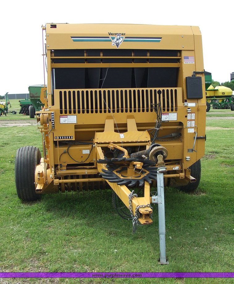 image for item 2045 2001 Vermeer Rebel 5500 large round baler