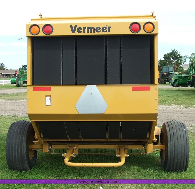 image for item 2045 2001 Vermeer Rebel 5500 large round baler