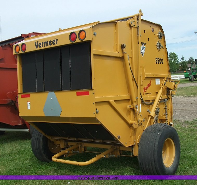 image for item 2045 2001 Vermeer Rebel 5500 large round baler
