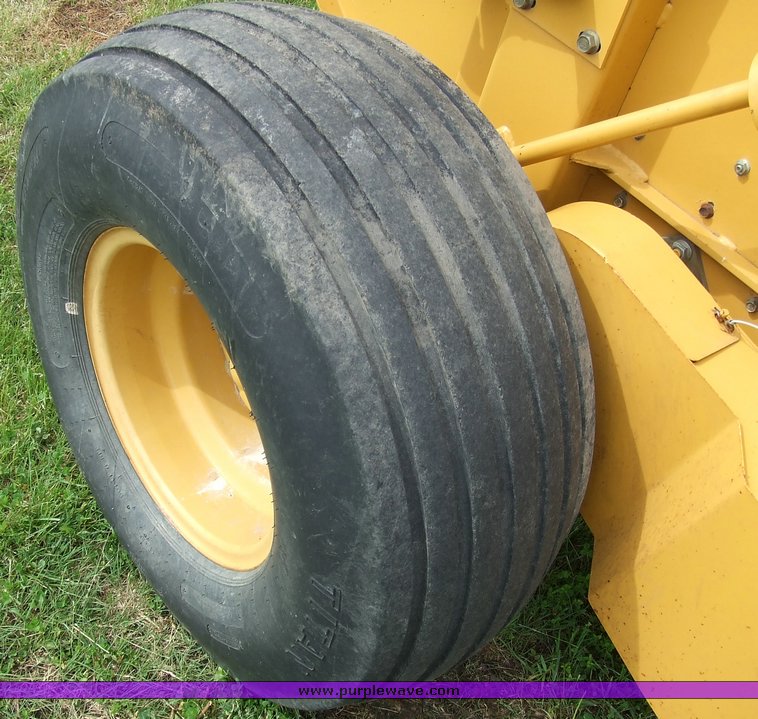 image for item 2045 2001 Vermeer Rebel 5500 large round baler