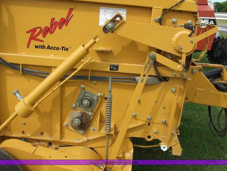 image for item 2045 2001 Vermeer Rebel 5500 large round baler